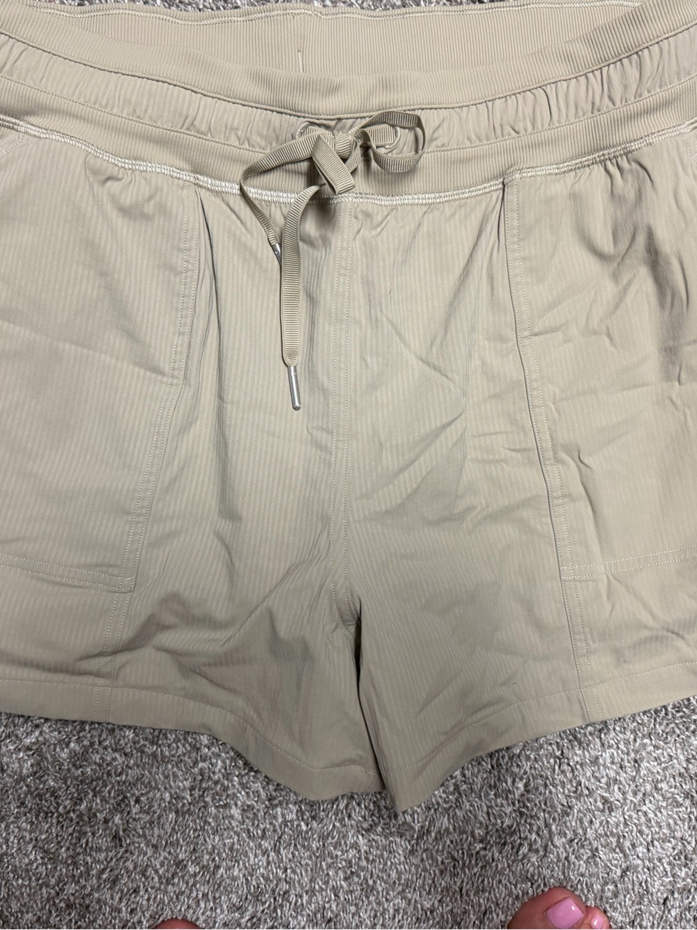 lululemon athletica Women's Beige Drawstring Waist Shorts